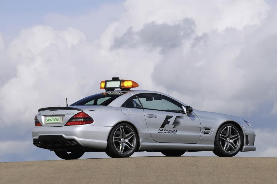  Mercedes-Benz SL63 AMG F1 Safety Car 2009 года  (фото 6 из 33)